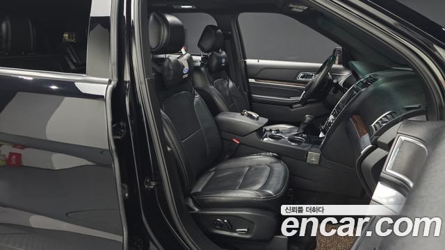 Ford Explorer 2017 — photo 16