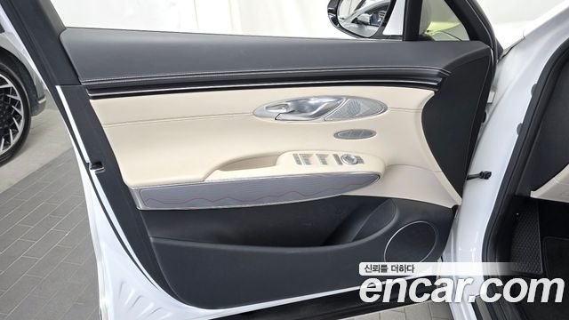 Genesis GV70 2023 — photo 14