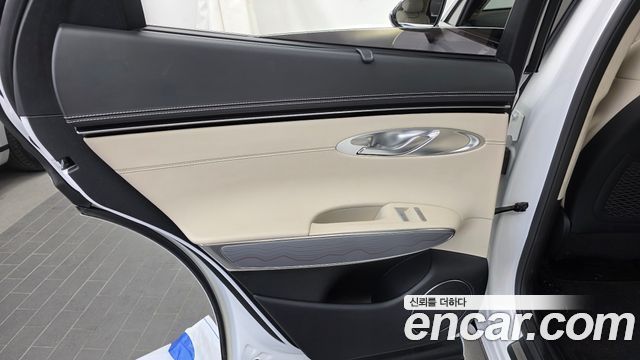 Genesis GV70 2023 — photo 15