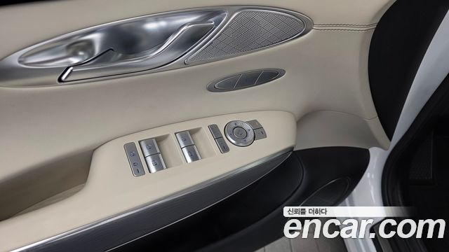 Genesis GV70 2023 — photo 29