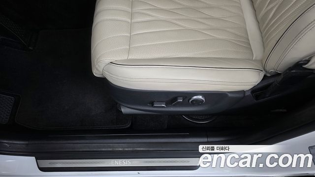 Genesis GV70 2023 — photo 31