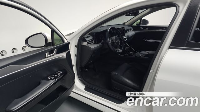Kia K5 2022 — photo 13