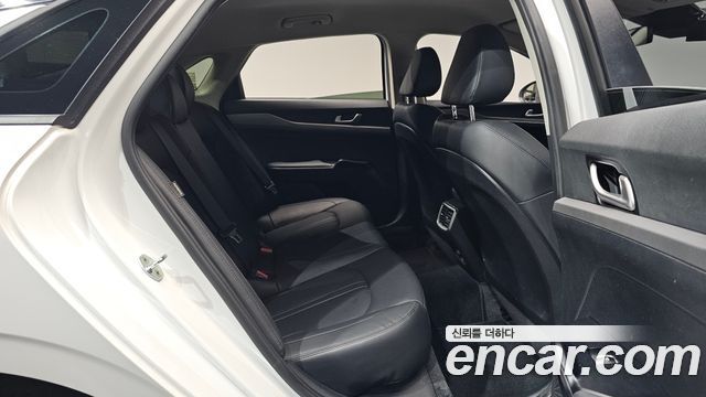 Kia K5 2022 — photo 17