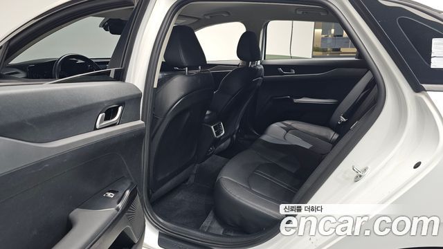 Kia K5 2022 — photo 18