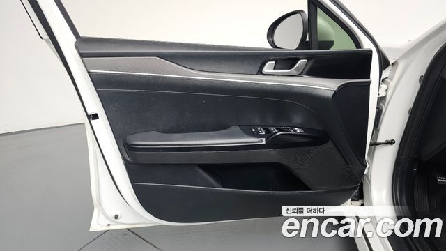 Kia K5 2022 — photo 14