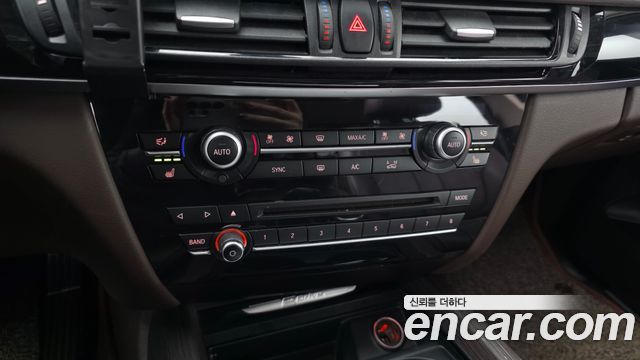 BMW X5 2018 — photo 24