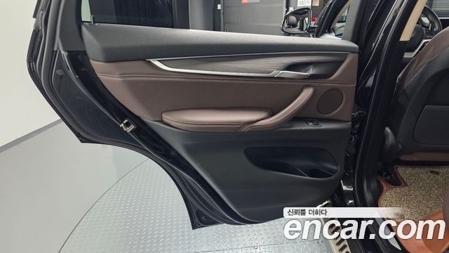 BMW X5 2018 — photo 15