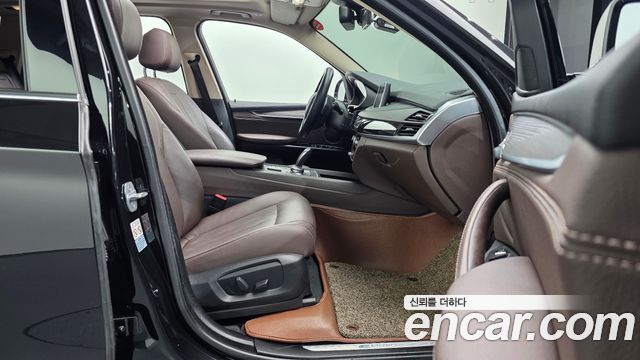 BMW X5 2018 — photo 16