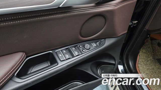 BMW X5 2018 — photo 31