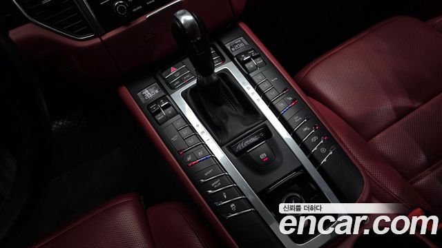 Porsche Macan 2017 — photo 12