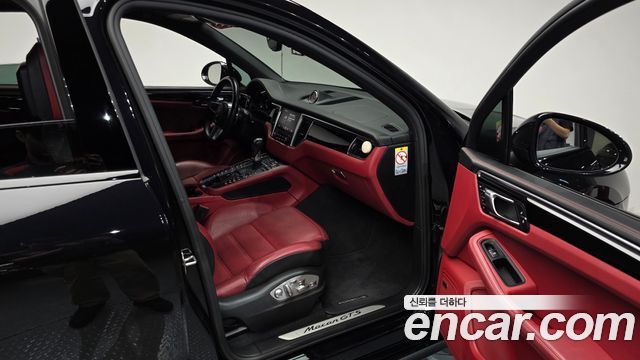 Porsche Macan 2017 — photo 17