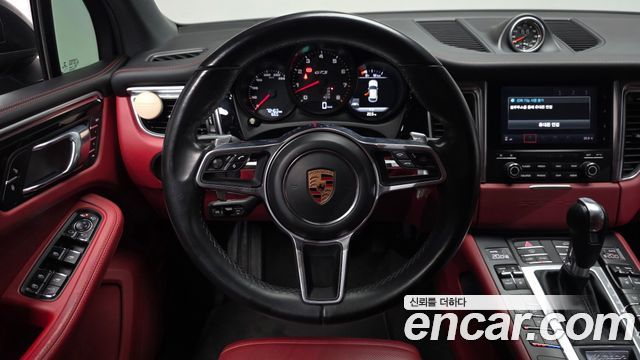 Porsche Macan 2017 — photo 19
