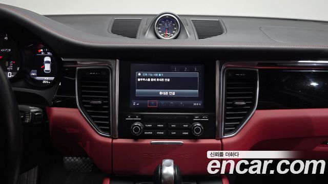Porsche Macan 2017 — photo 20