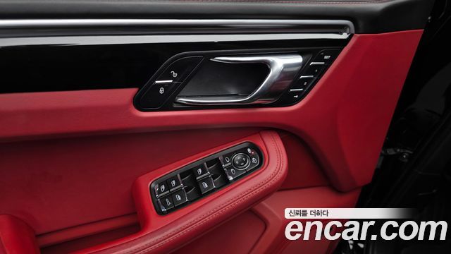 Porsche Macan 2017 — photo 23