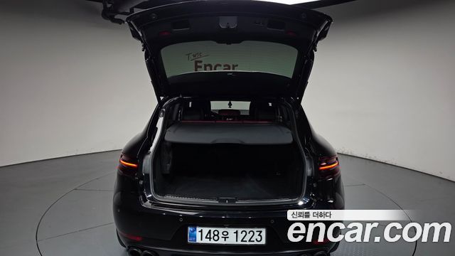 Porsche Macan 2017 — photo 26