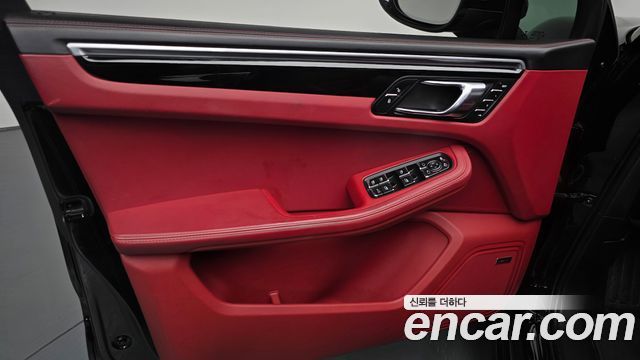 Porsche Macan 2017 — photo 14