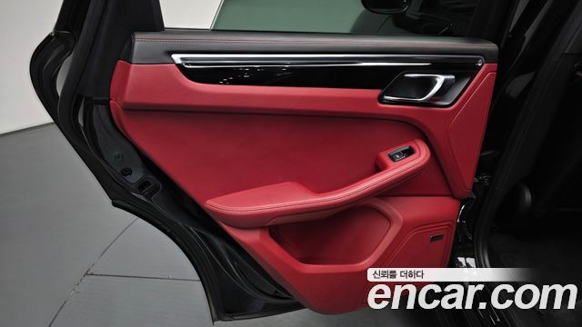 Porsche Macan 2017 — photo 15