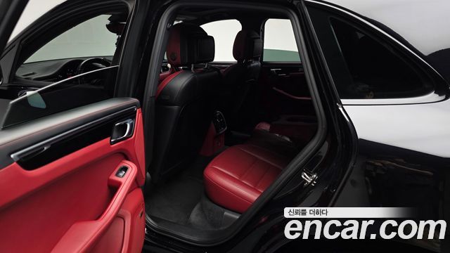 Porsche Macan 2017 — photo 16