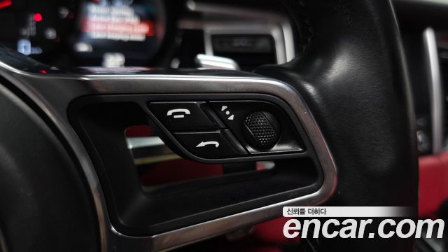 Porsche Macan 2017 — photo 31