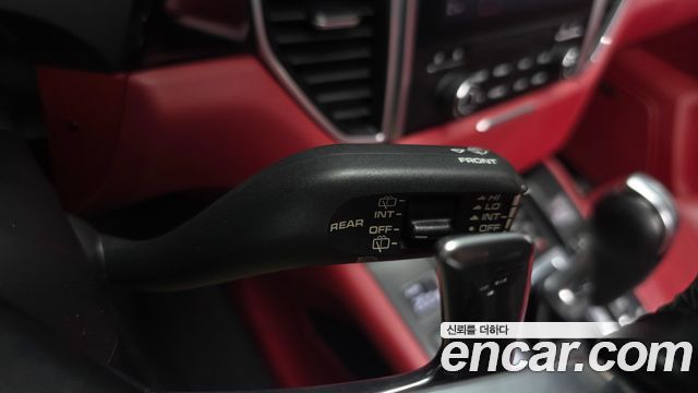 Porsche Macan 2017 — photo 32