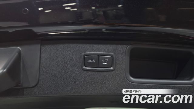 Porsche Macan 2017 — photo 35