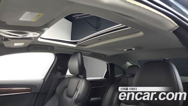 Volvo S90 2017 — photo 16