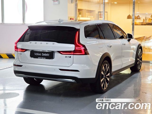 Volvo V60 2025 — photo 2