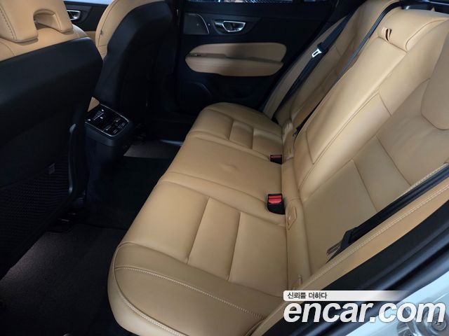 Volvo V60 2025 — photo 12