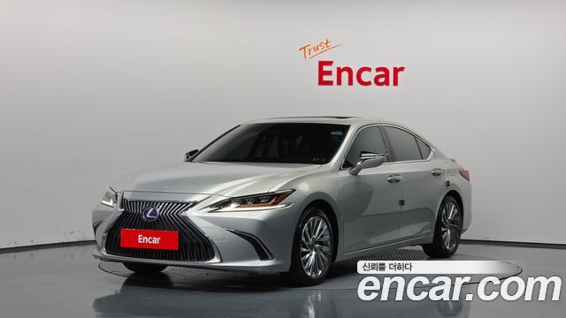 Lexus ES 2020 — photo 1