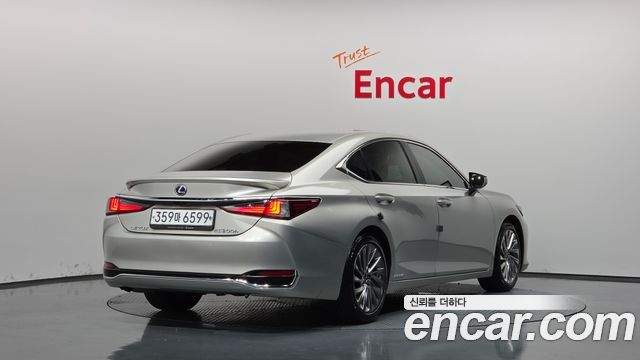 Lexus ES 2020 — photo 2