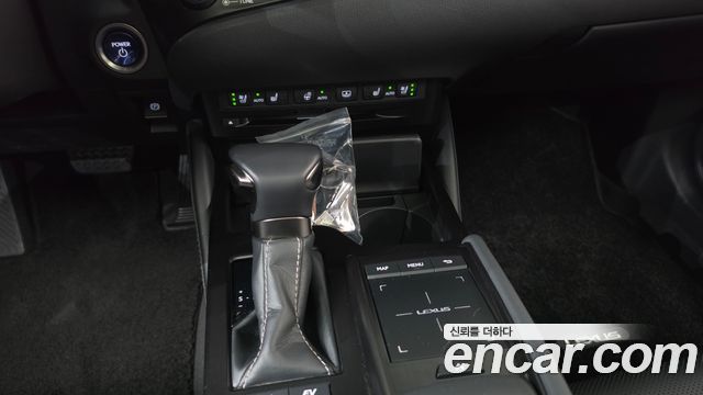 Lexus ES 2020 — photo 9