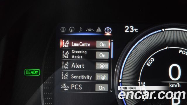 Lexus ES 2020 — photo 16