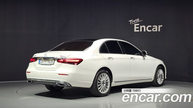 Mercedes-Benz E-Class 2023 — photo 2