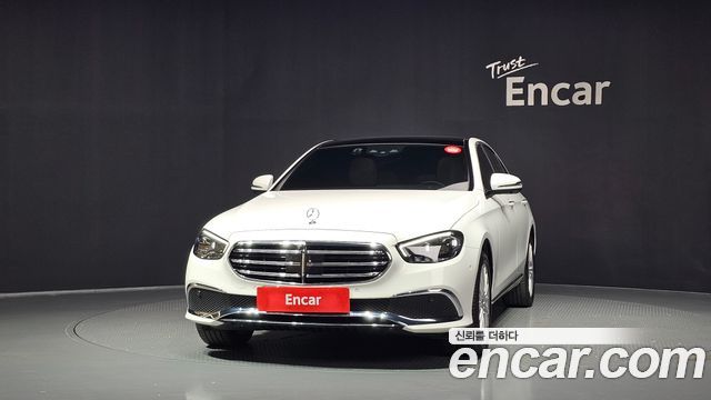 Mercedes-Benz E-Class 2023 — photo 3