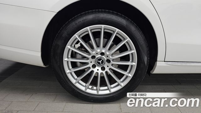 Mercedes-Benz E-Class 2023 — photo 5