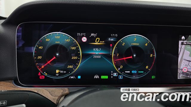 Mercedes-Benz E-Class 2023 — photo 11