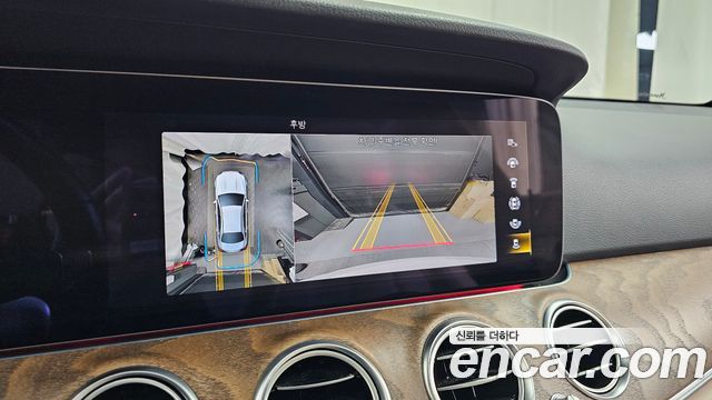 Mercedes-Benz E-Class 2023 — photo 20