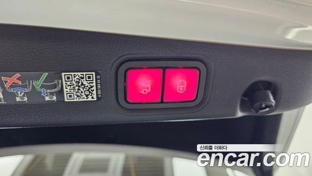 Mercedes-Benz E-Class 2023 — photo 22