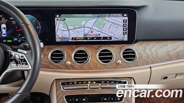 Mercedes-Benz E-Class 2023 — photo 25