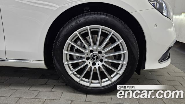 Mercedes-Benz E-Class 2023 — photo 7
