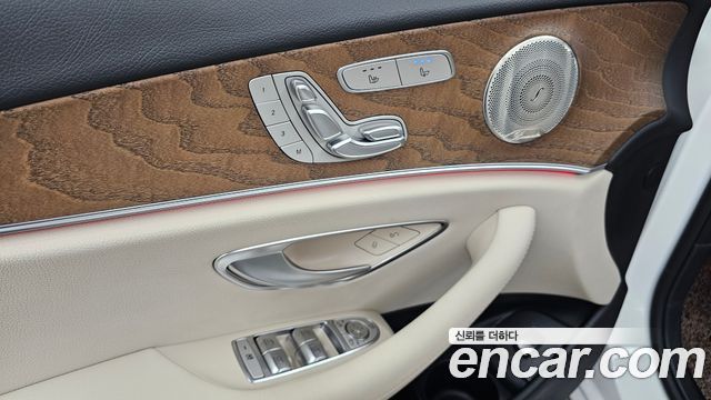 Mercedes-Benz E-Class 2023 — photo 29