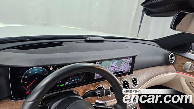Mercedes-Benz E-Class 2023 — photo 30
