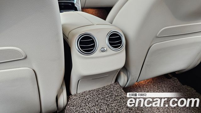 Mercedes-Benz E-Class 2023 — photo 31