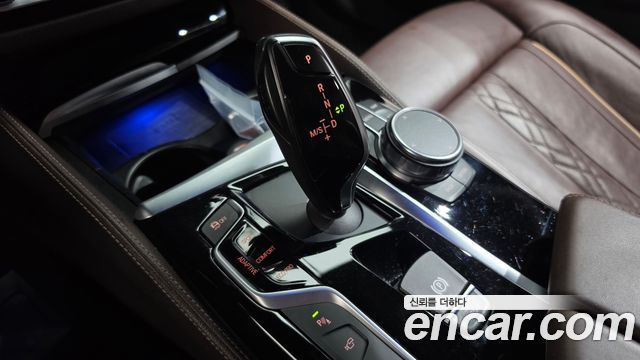 BMW 5-Series 2018 — photo 9