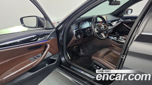 BMW 5-Series 2018 — photo 10