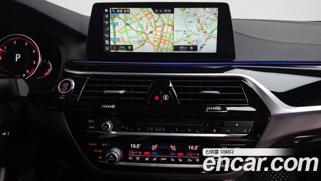 BMW 5-Series 2018 — photo 14