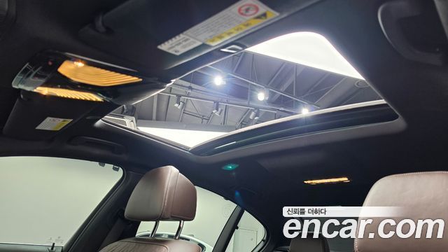 BMW 5-Series 2018 — photo 18