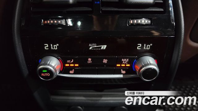 BMW 5-Series 2018 — photo 19