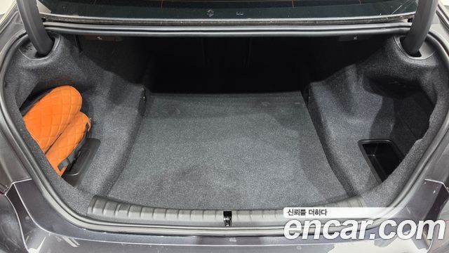 BMW 5-Series 2018 — photo 20