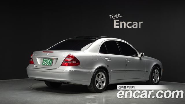 Mercedes-Benz E-Class 2003 — photo 2